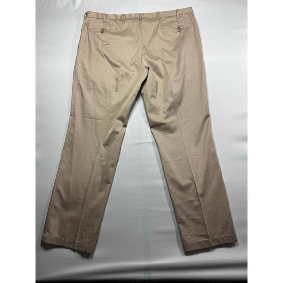 NWT Jos A. Bank Men's Tailored Fit Traveler Khaki Chino Pants - Size 44x32 - Picture 2 of 6